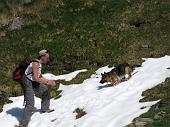 08 Luca gioca a palle di neve con Lubj